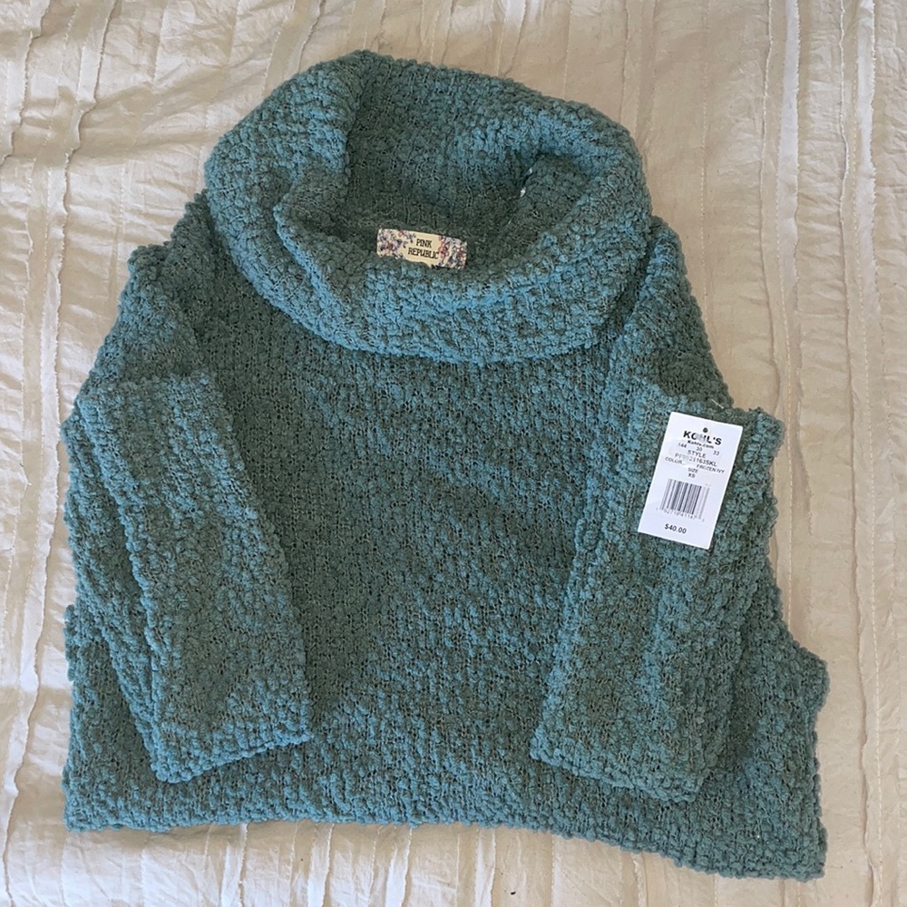 Seafoam green turtle neck sweater!